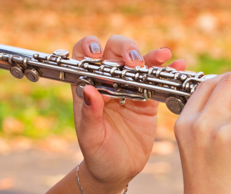 How To Hold My Fingers When Playing the Flute